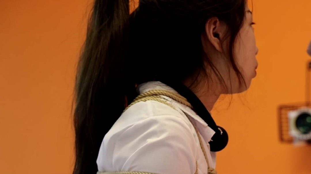 娇俏晴子OL的酒店之约第三季 ，床上的跪姿捆绑-5