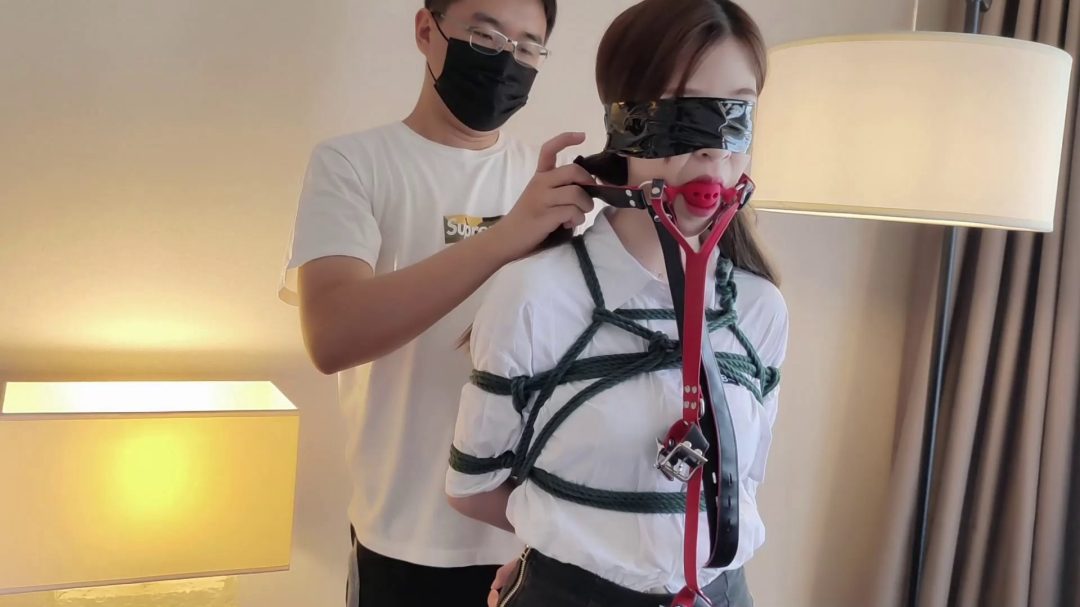 浴室禁锢美女绳m丹丹，不安分的大长腿，五星酒店实录-3