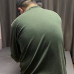 驷马，蛇缚并肘堵嘴