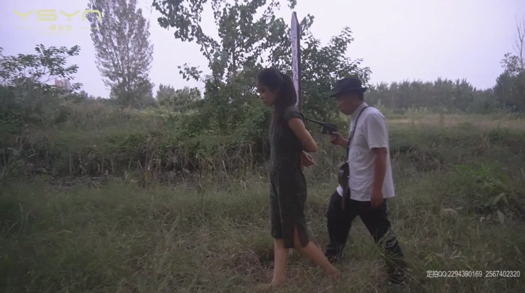 漂亮的女发报员高丽雯不幸被捕入狱大字绑鞭打晕死泼醒老虎凳蜡烛烫挠脚心赴刑场（新模-10