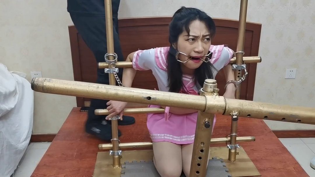 云儿奴S刑架禁锢-2