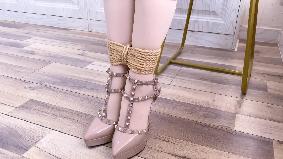 《甜妹故事汇》-日式紧缚,多节并腿缚,胸缚,口球,华伦天奴,放置挣扎站立,胶布封嘴,躺着挣扎,强制弓腰,丝足,放置等等-2