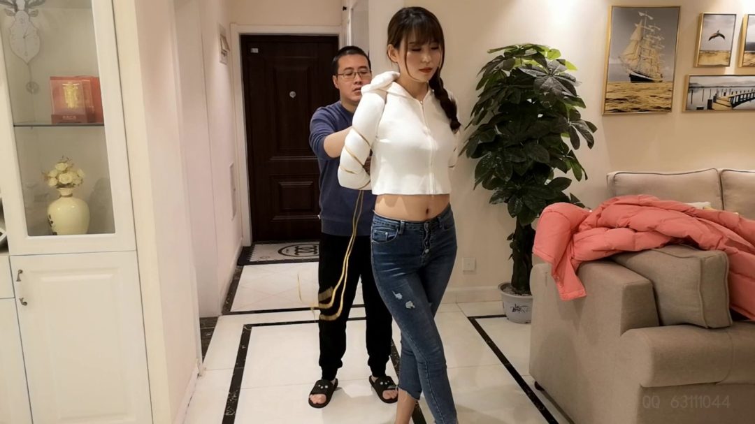 雨仟 超长腿 牛仔裤捆绑 娇柔的车模-2