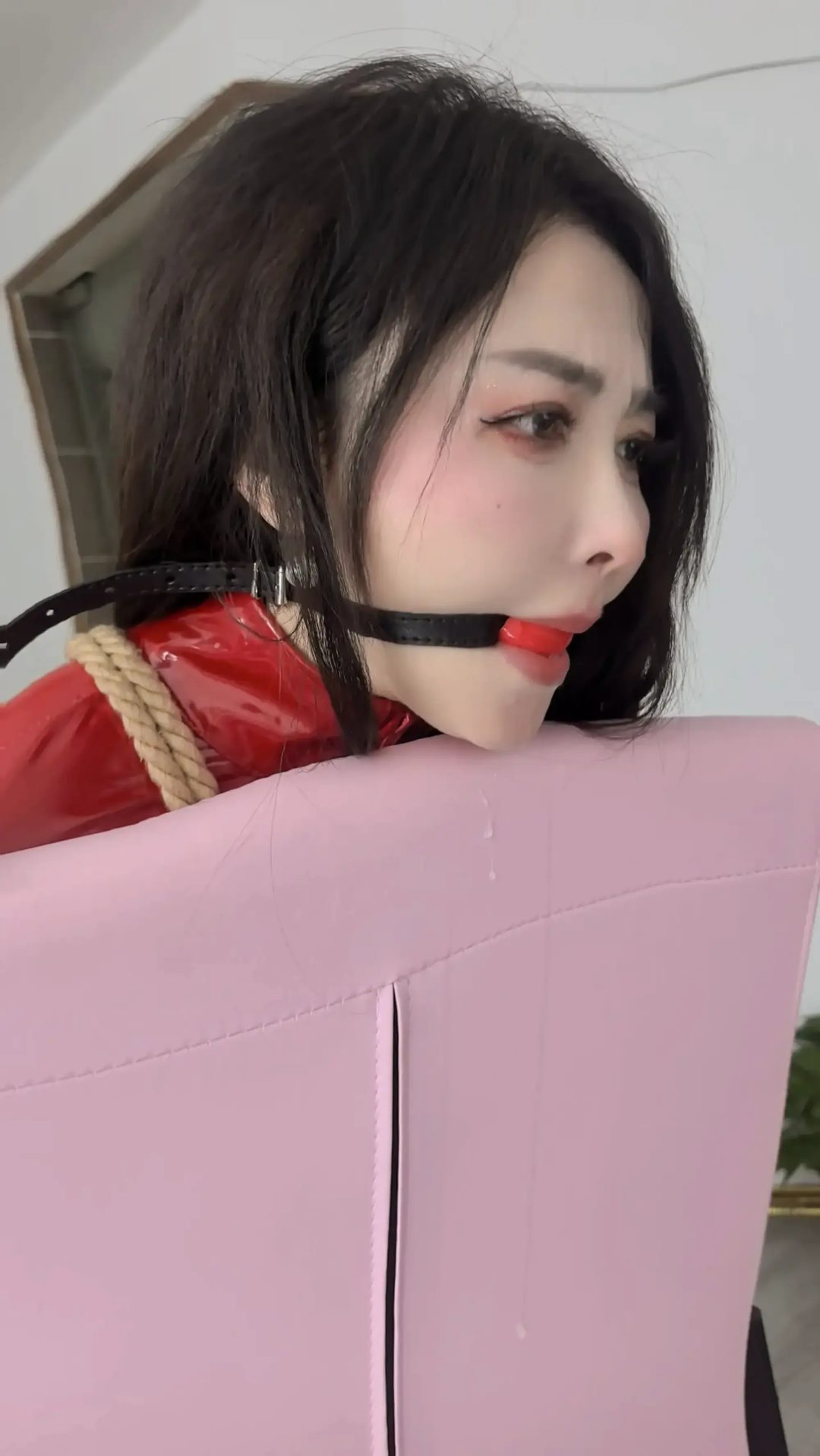 高冷御姐皮衣《绝望无助的女搜查官》口球捆绑楚楚可怜-5