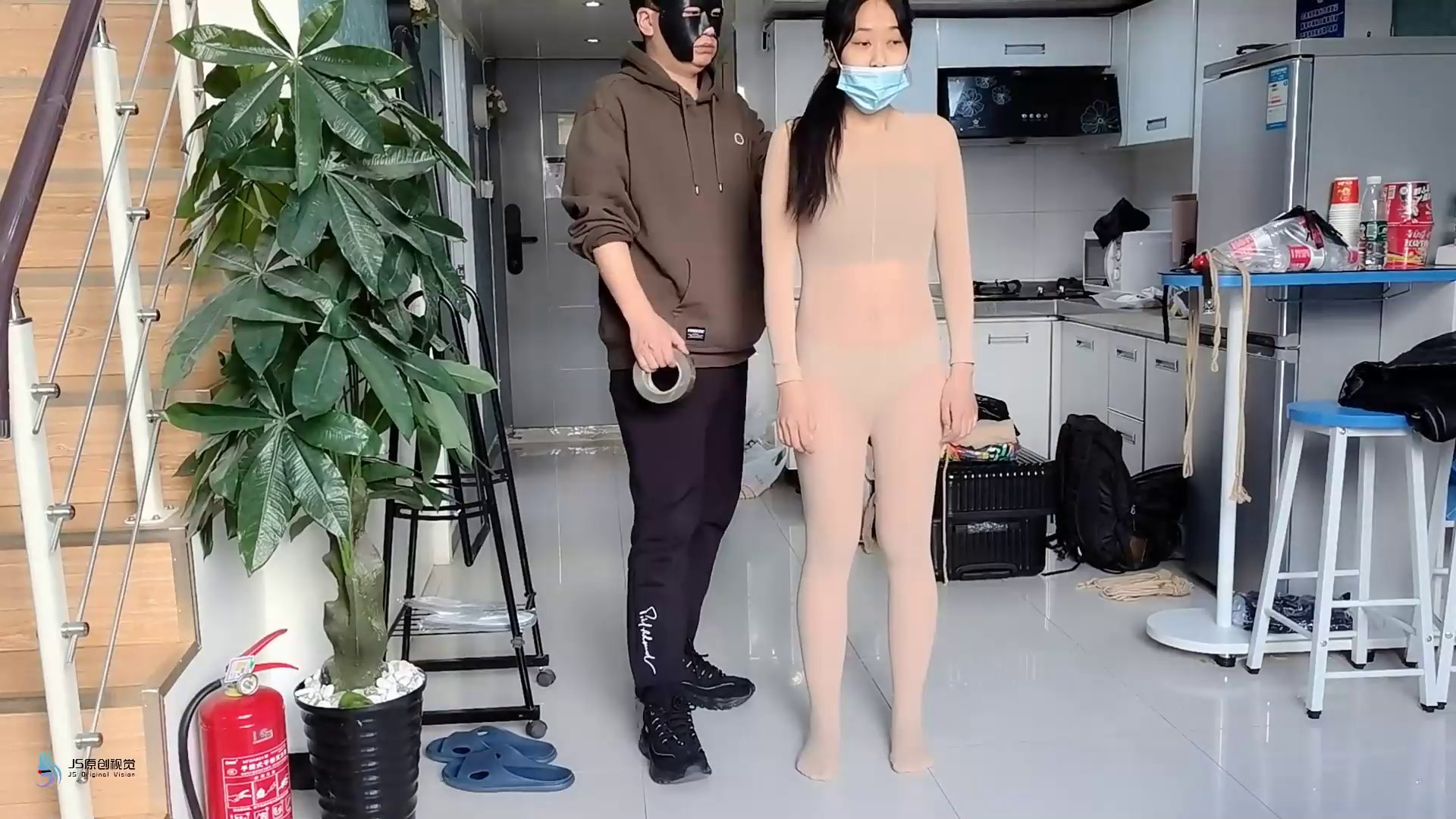 【小安】丝袜胶带木乃伊捆绑套头袜子封堵鞭打