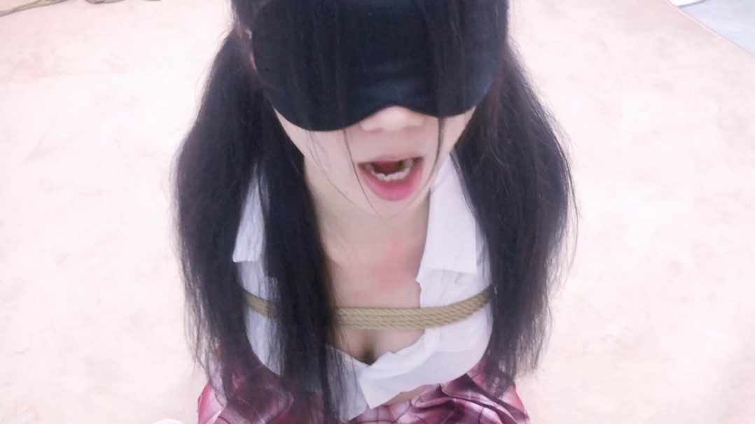 《路崽日记》-日式紧缚+胸缚+并腿缚+口塞+跪走+摸熊+欧式直臂紧缚+打脸+自行舔食+投喂零食+喂水+口塞+sp打屁股-18