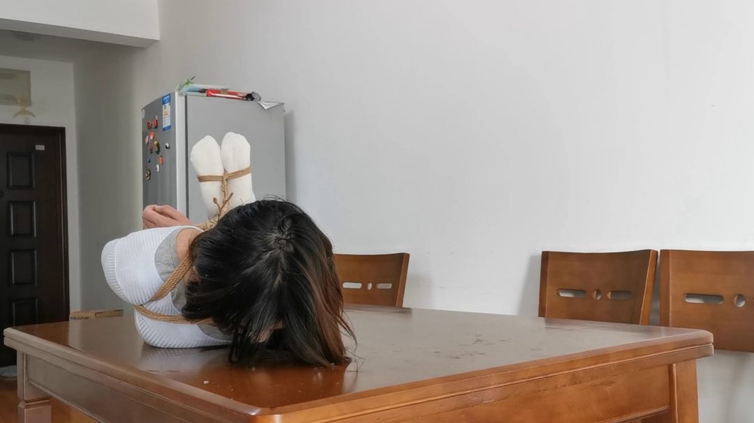 尤涵 超紧驷马口球放置-7