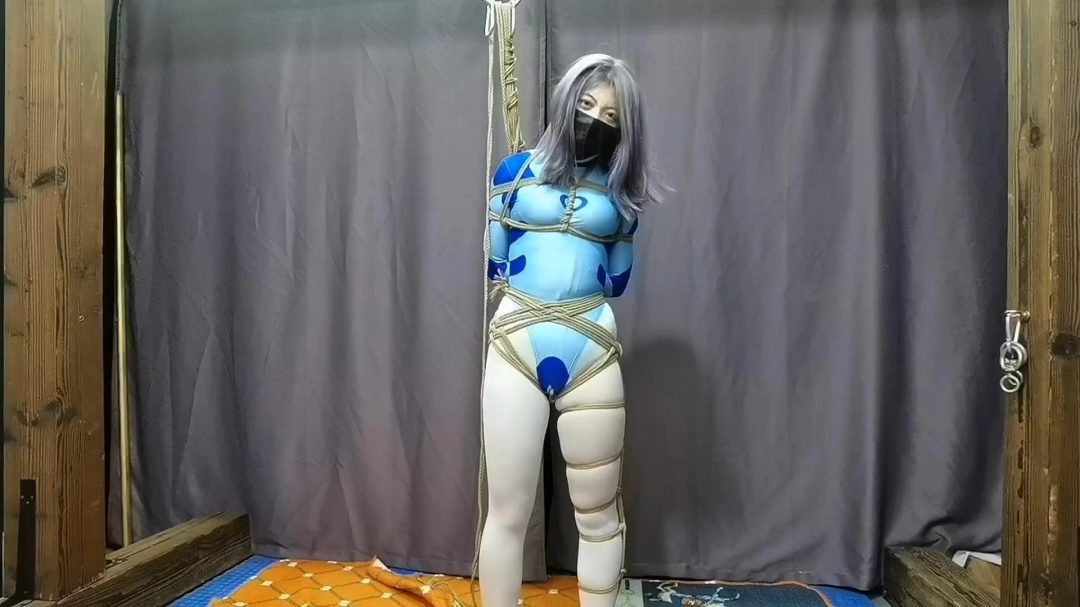 得了重感冒的云仙儿，为了争夺现场约拍大佬的5万元的奖赏，不顾生命危险挑战三种吊缚，不知能否成功-10