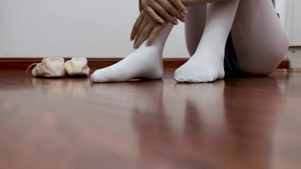 萌新安妮吊缚初体验口球棉袜堵嘴-1