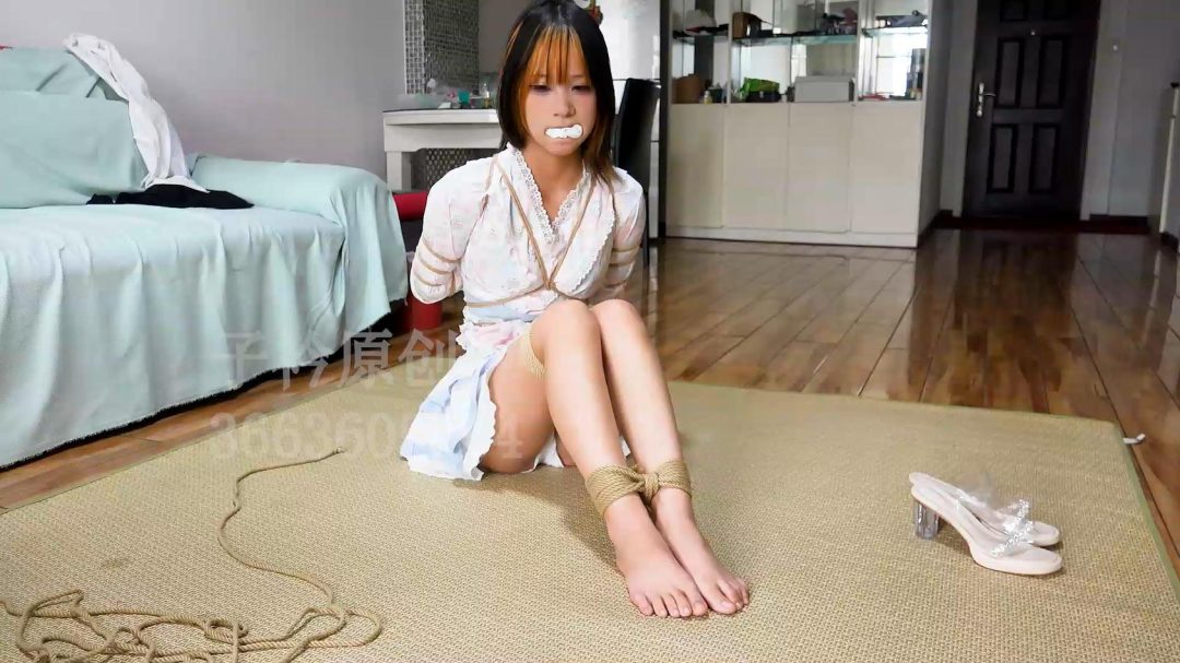 五花棉袜堵嘴挣扎-4