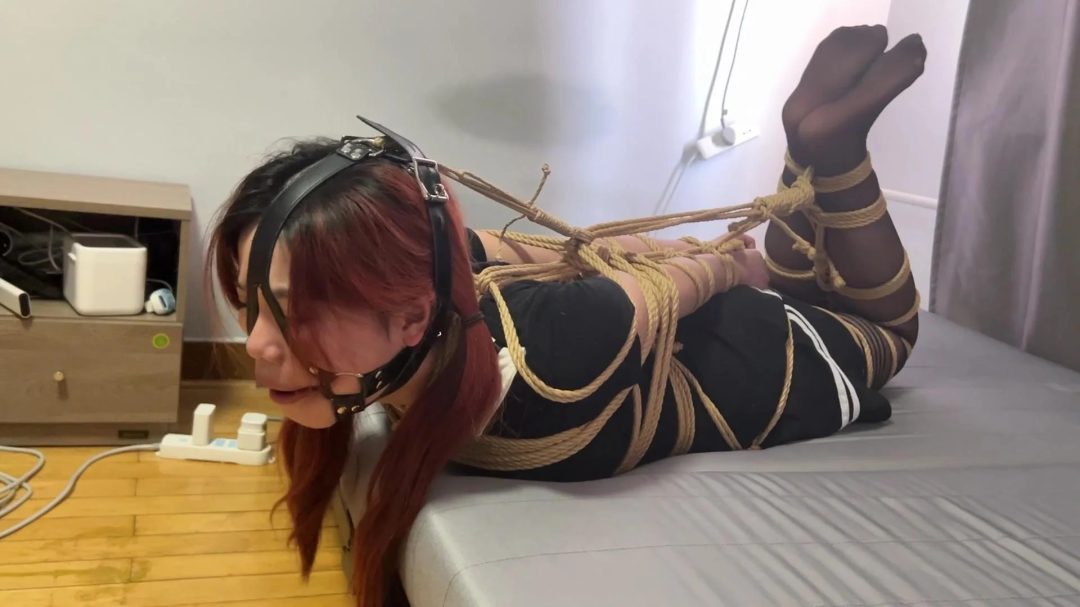 真实直臂蛇缚驷马挣扎，给妹妹痛的不停求饶-4