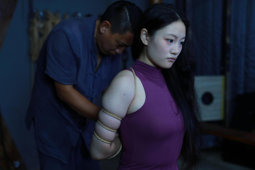 【瑶瑶紫裙摆拍】视频18分钟+套图456张梓瑶五花驷马摆拍-1