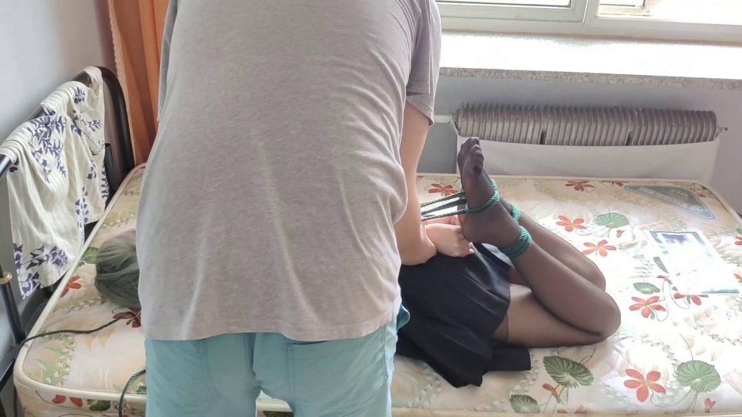 月潇驷马紧缚舔足训练-5