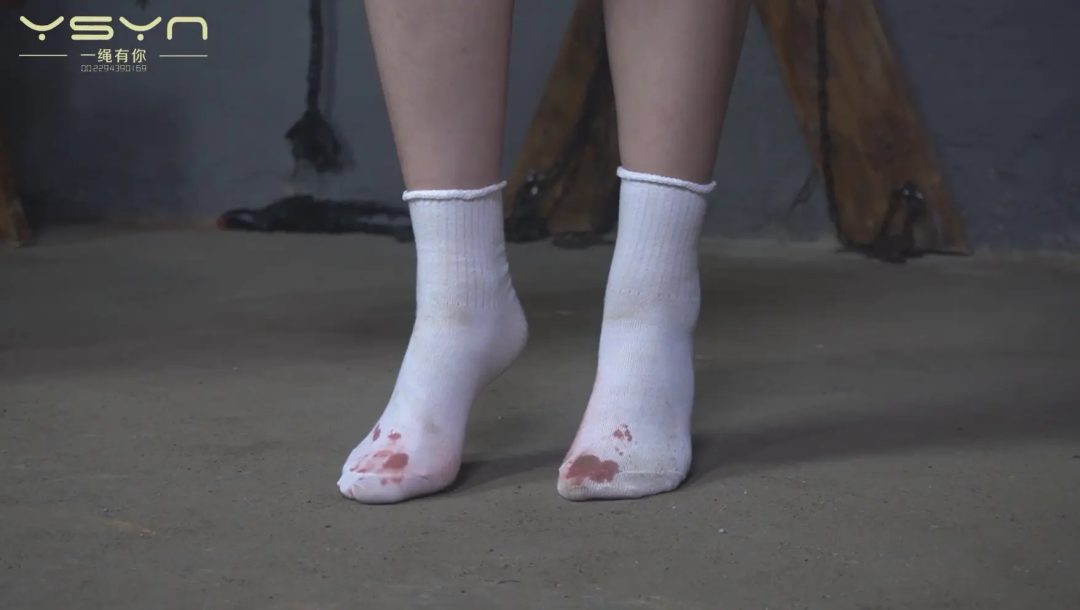 旗袍女烈【绞刑架下姐妹花】挣扎惨死在绞刑架下的漂亮姐妹花江鑫柳依最终闭上双目-11