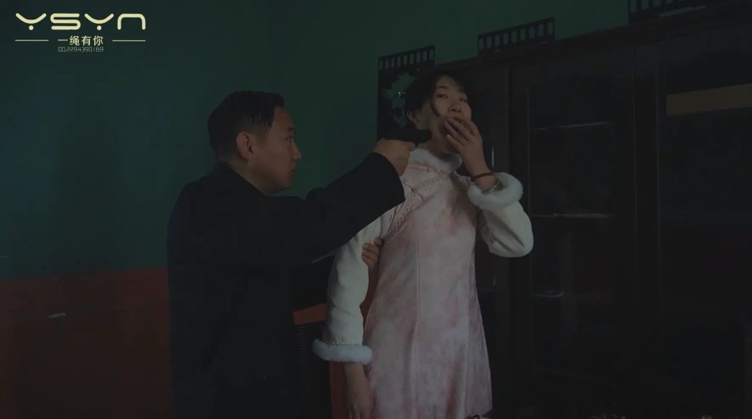 【绞索花开】旗袍女孩吞下发报秘件面对T务各种刑具体罚视死如归牺牲在绳索之下-5