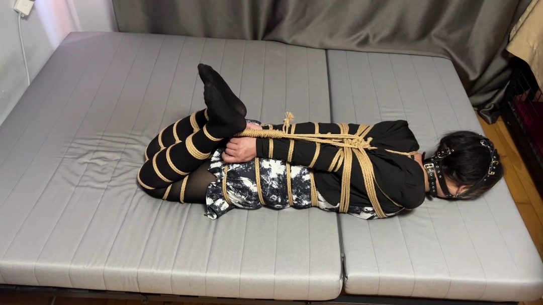 约绑驷马美女主播 超紧堵嘴放置-5