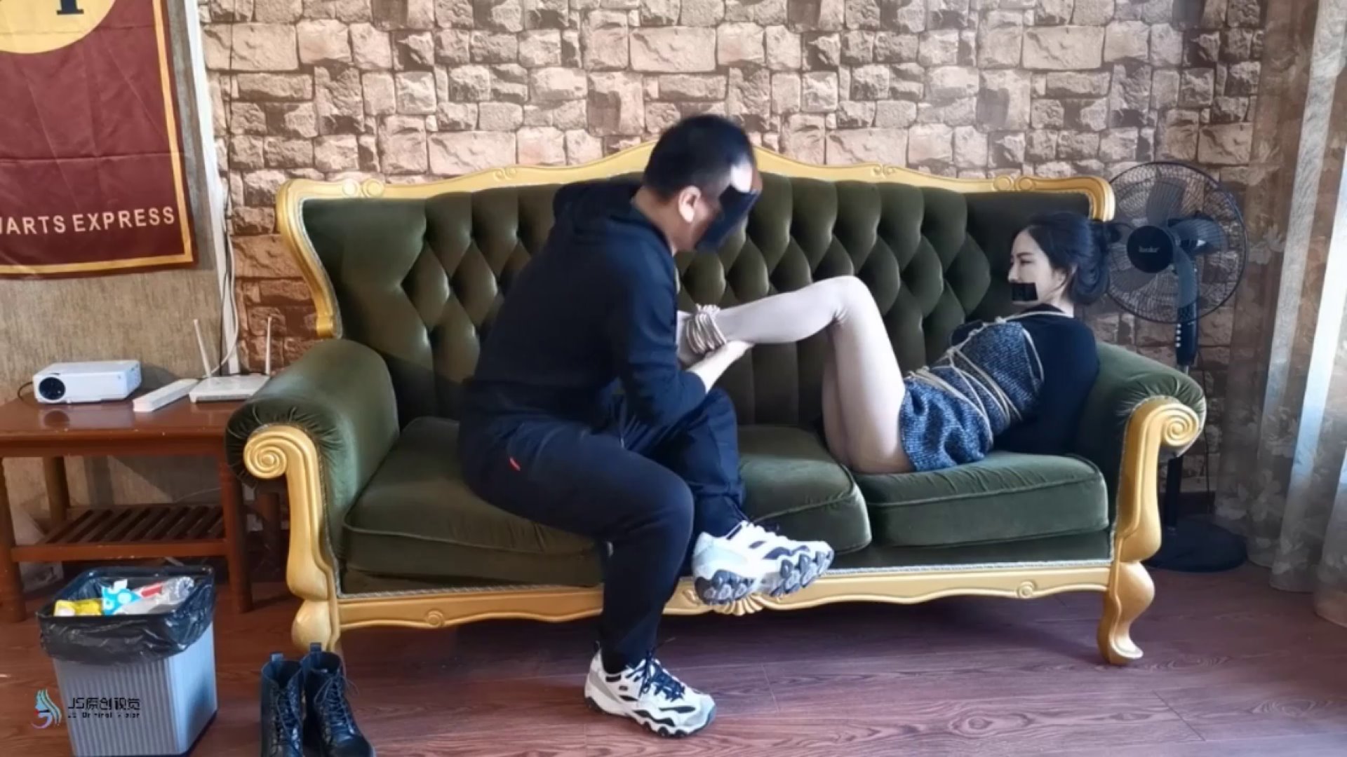 5817f2e9bf17700322de0bffb3eed44e