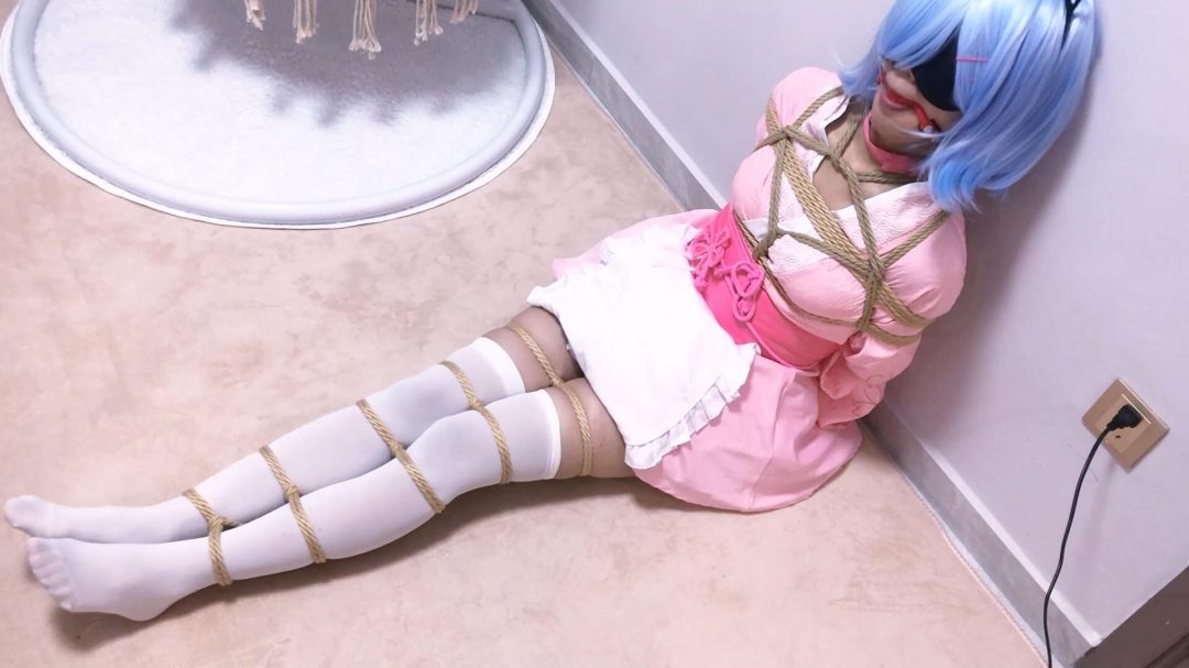 【嗷大喵】-《路崽日记》-蕾姆cos+胸缚胸前手腕捆住+蟹缚折腿捆+电击电到手指抽搐流口水+分腿吊腿缚+口球+解开展示+日式紧缚+多节并腿缚-15