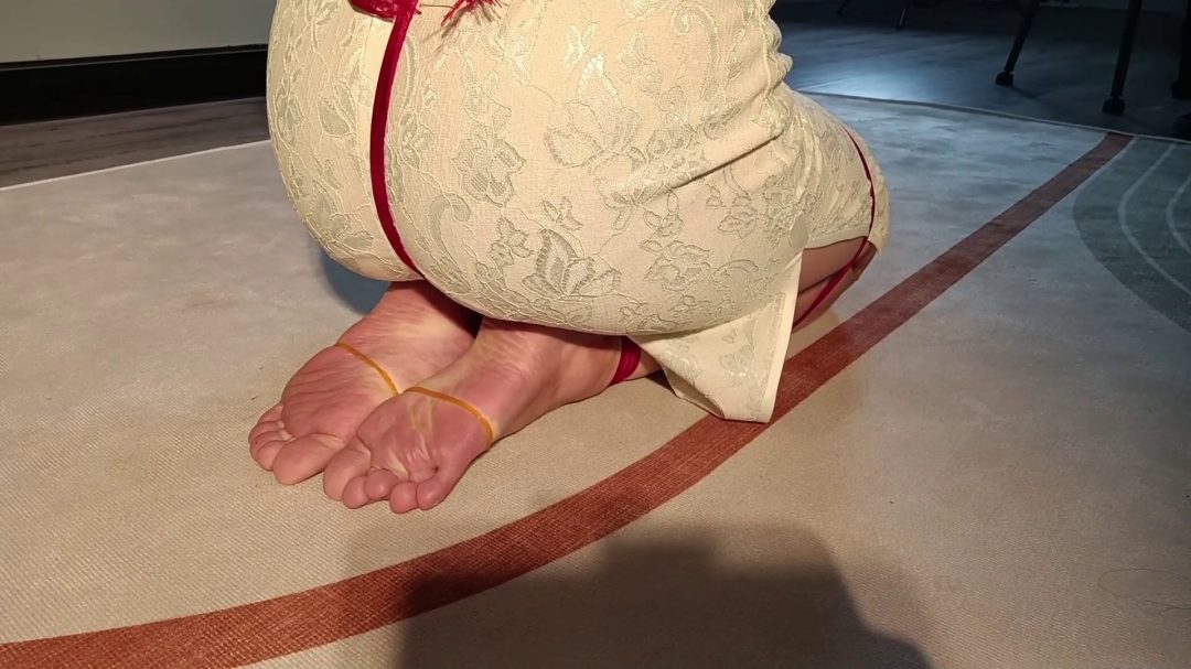 温婉女孩筱慧的旗袍红绳游戏-8