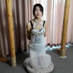 玫瑰露 婚纱捆绑 跪绑 单腿吊 驷马