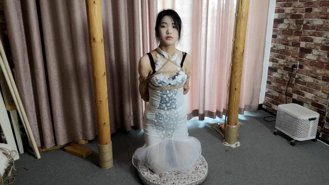 玫瑰露 婚纱捆绑 跪绑 单腿吊 驷马-1