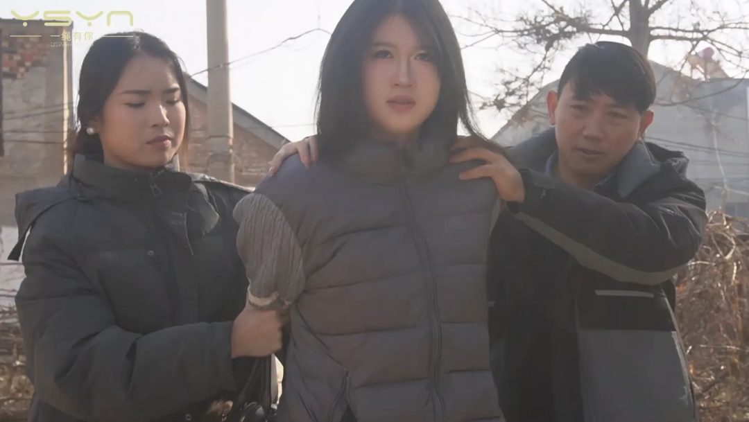 【法律的天平】19岁的女孩柳嫣因经济犯罪被捕审讯时态度强硬关押牢房梦中被绞刑醒后戴-2