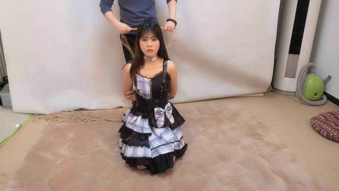 佳倩 温柔的洛丽塔 白丝 单腿吊挣扎-1