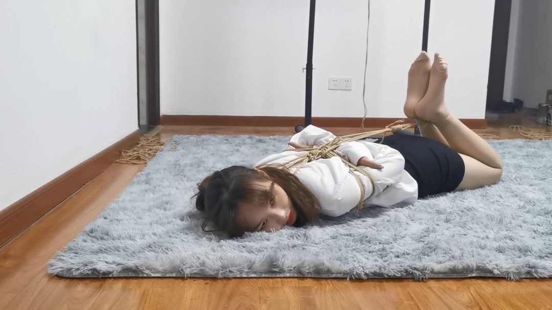 定拍甜妹雨琪紧缚实验-3