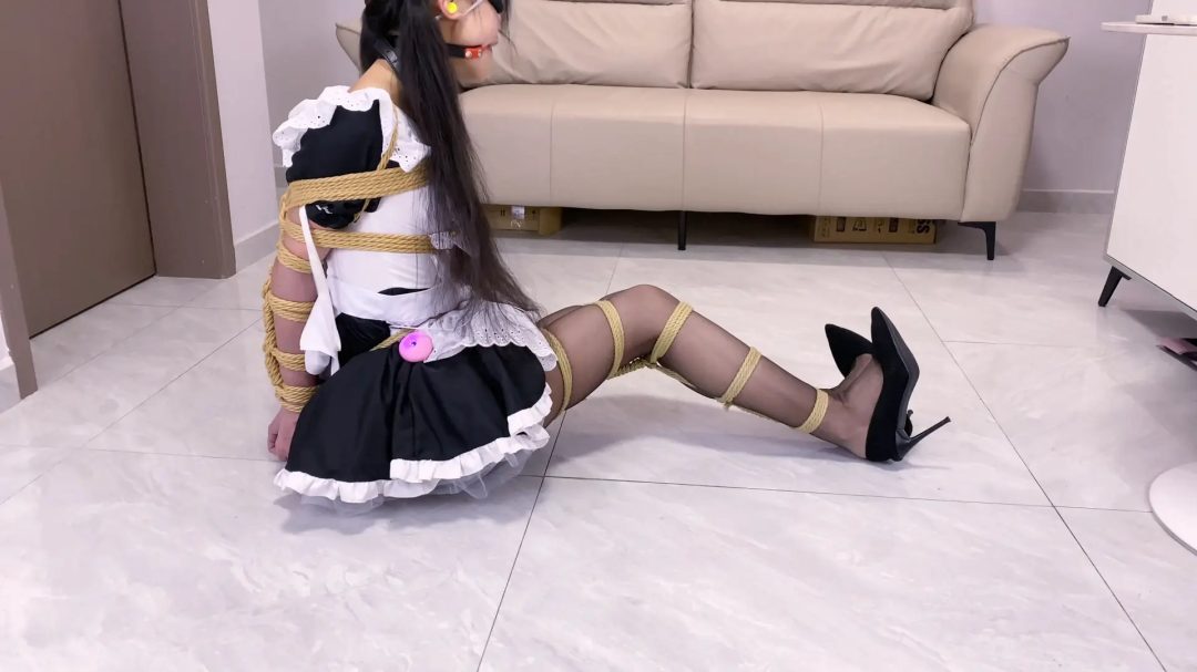 《路崽日记》-久违的女仆装被超紧直臂,胸缚,多节并腿捆,尾巴,口球,项圈,真空外置乳夹,电击,耳塞,挑战把手机移到沙发去成功在被放置挣扎,绑哭等等-2