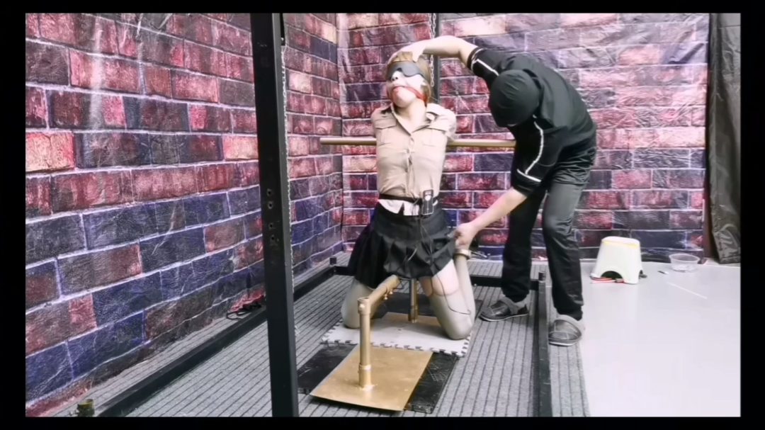 悦儿五花大绑勒脖子放置-7