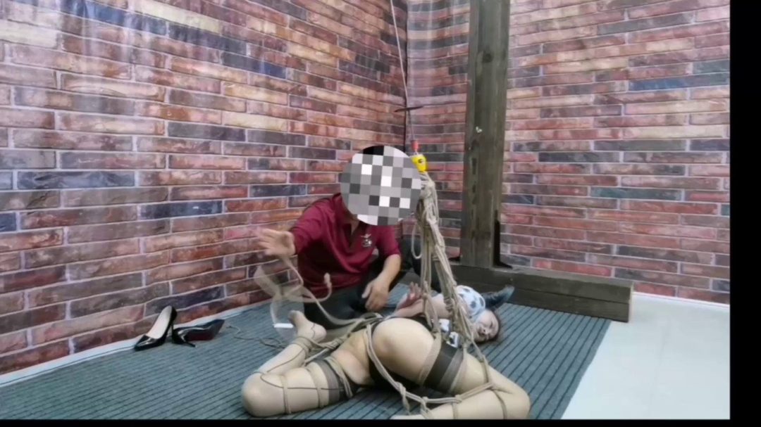 雅思吊缚电击-5