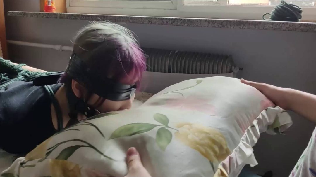 月潇驷马紧缚舔足训练-7