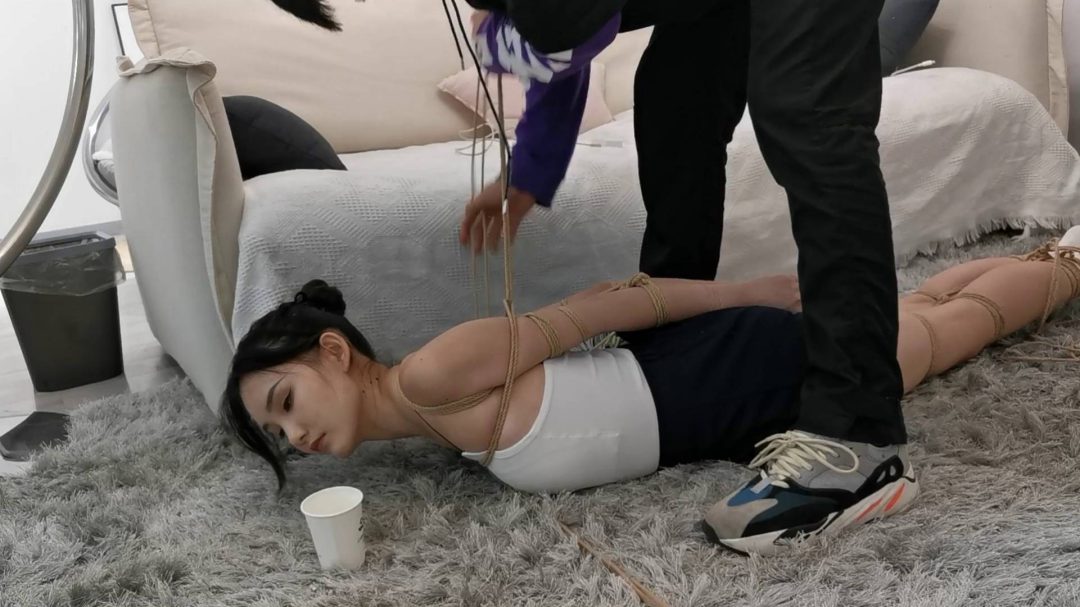 定拍美女果果上半段驷马捆绑口球堵嘴 下半段吊绑接口水-4