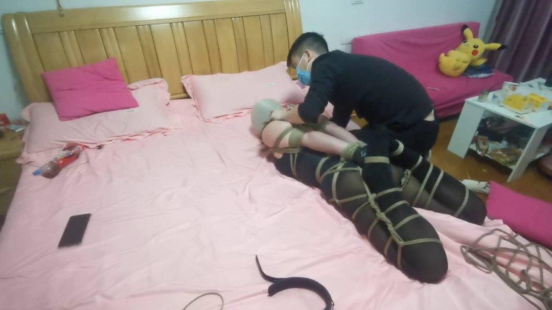 胶带包手、多层丝袜套头 齐上阵-5