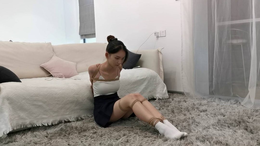 定拍美女果果直臂驷马口球堵嘴-5