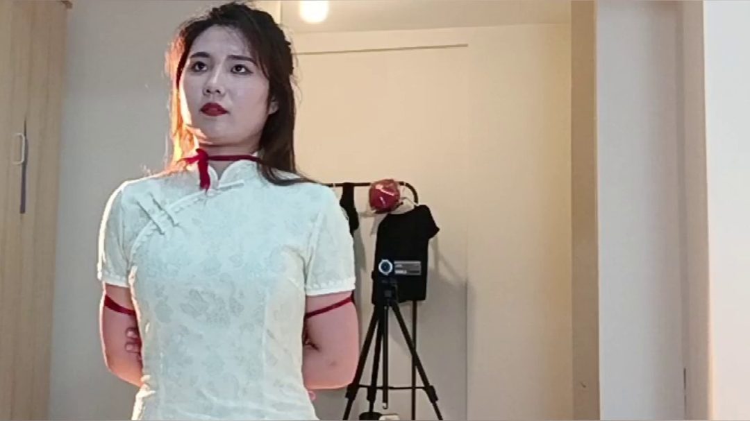 温婉女孩筱慧的旗袍红绳游戏-1