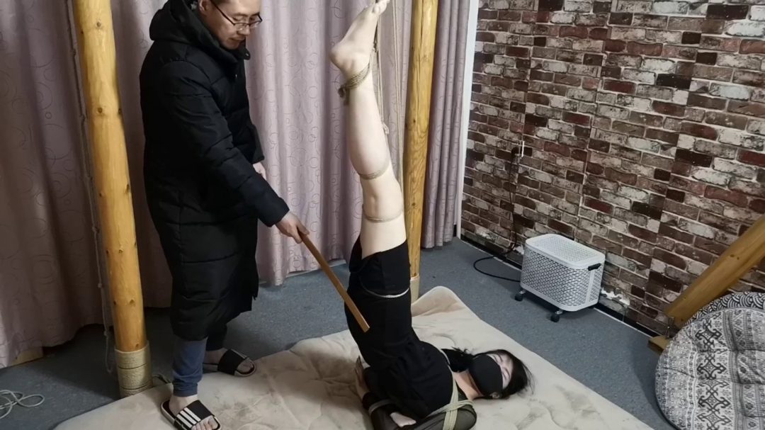 杨蕊 黑衣 硬拉起来的头下倒吊 痛苦的驷马 忍耐力超好-6