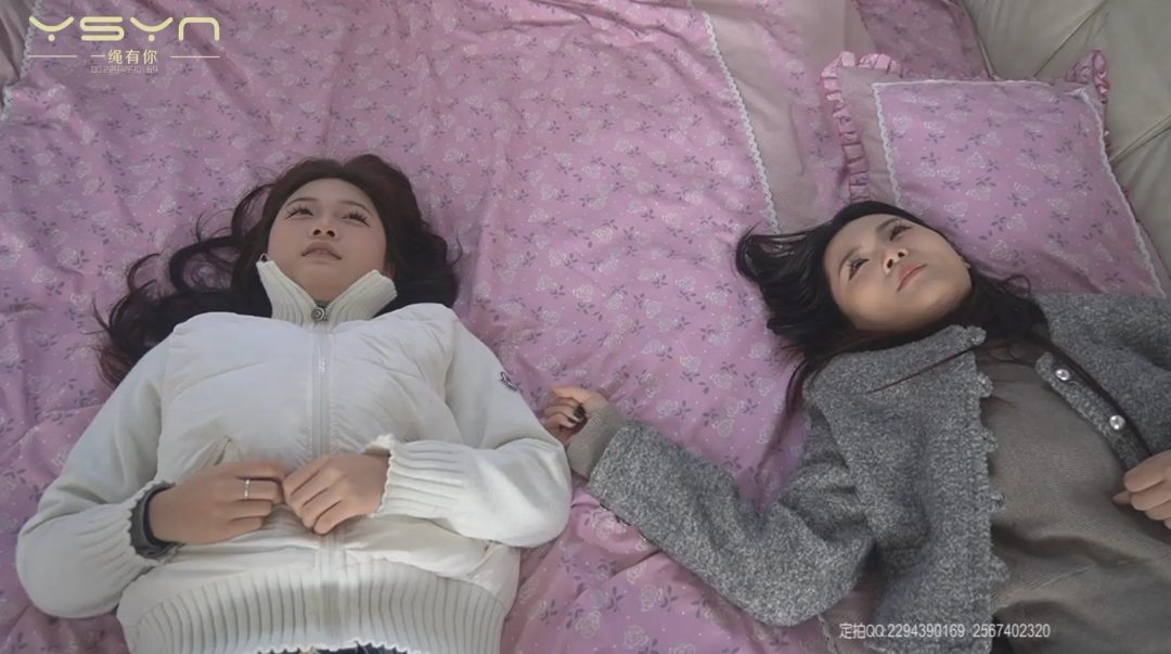 【迷情双柳】原配和小三激烈征战冷静后合谋用丝袜 渣男二人自首坦白戴上脚镣手铐连在-6