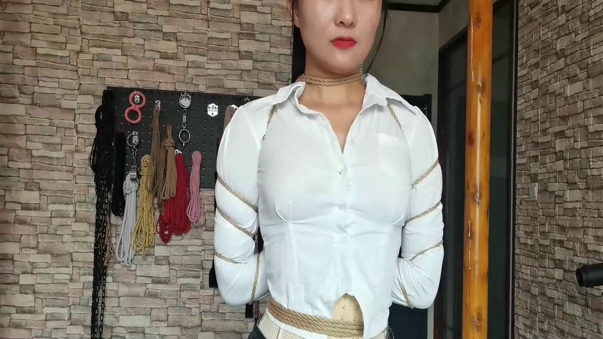 笑笑五花刑房五花大绑打屁股