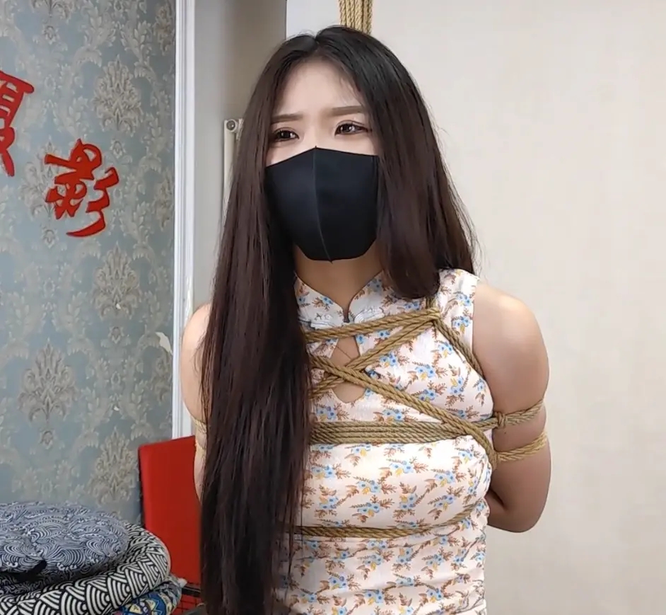 杨蕊 旗袍日式紧缚-5