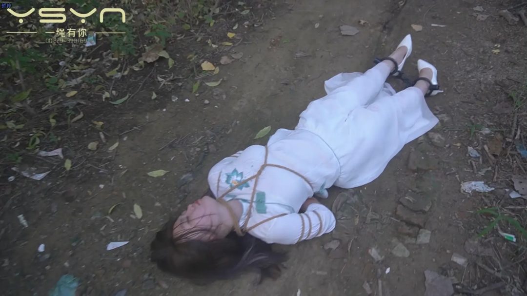 【勇闯虎穴】舍身救父深入匪窝惨遭各种鬼门关刑具虐待后被枪毙-3