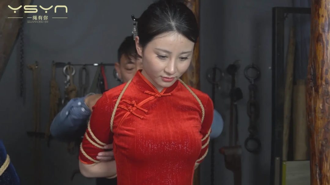 大场面【上才艺的六美女】六位漂亮旗袍女孩展示自己的才艺跳舞唱歌五花大绑起来继续展示-2