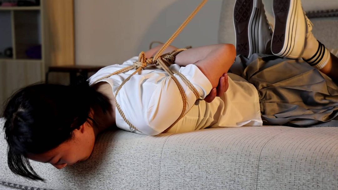 大眼睛长腿美眉阿晨的悲催兼职第二季-4