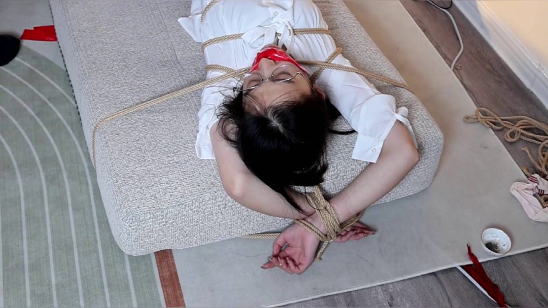 长腿眼镜学姐文静紧缚痒刑第四季-5