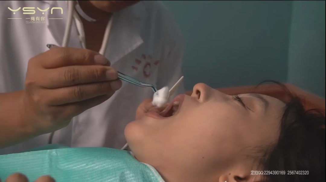 【牙科风波】学生牙疼看牙医特殊首创疗法检查口腔捆绑四肢不打麻针拔牙后被威胁椅缚蒙眼堵嘴打晕装麻袋-1
