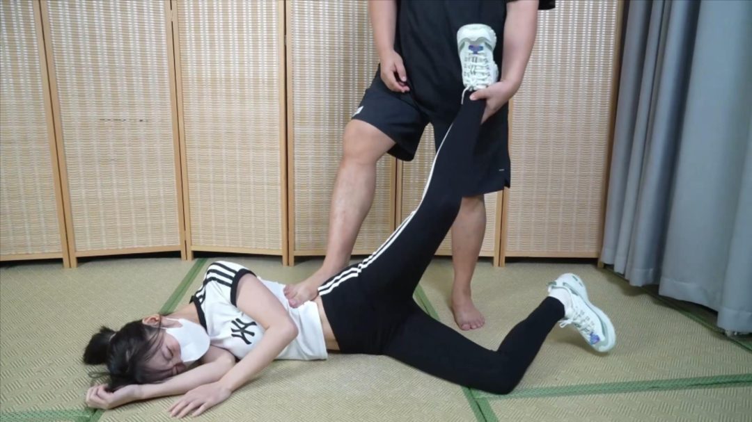 嗷嗷-运动服，多场景折磨虐待，电击掰腿不停-3