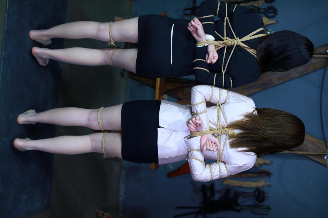 【西装束缚】漂亮的涵涵依依西装短裙五花紧敷扎污绳摆拍剧照-5