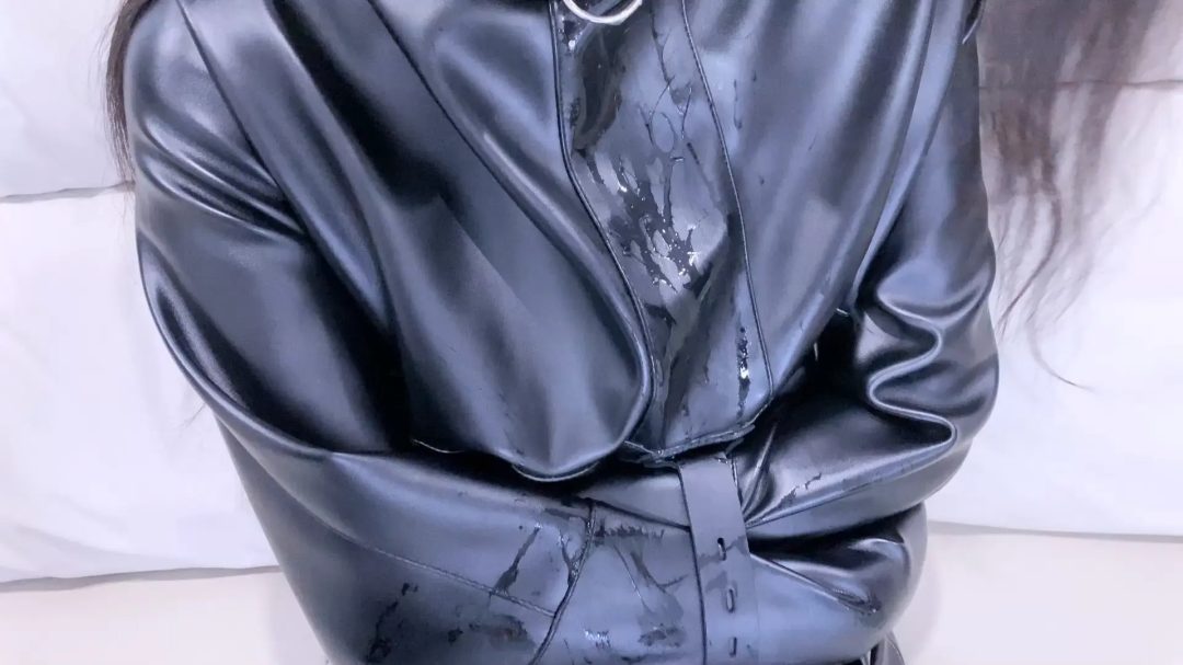 【嗷大喵】-《束缚挑战》-直臂紧缚,胸缚,盘腿海老缚,口球,挑战口水不滴落腿上失败,答调节了几次道具失败,拘束衣束缚,整片全程乳环,电击,找钥匙勉强成功等等-10