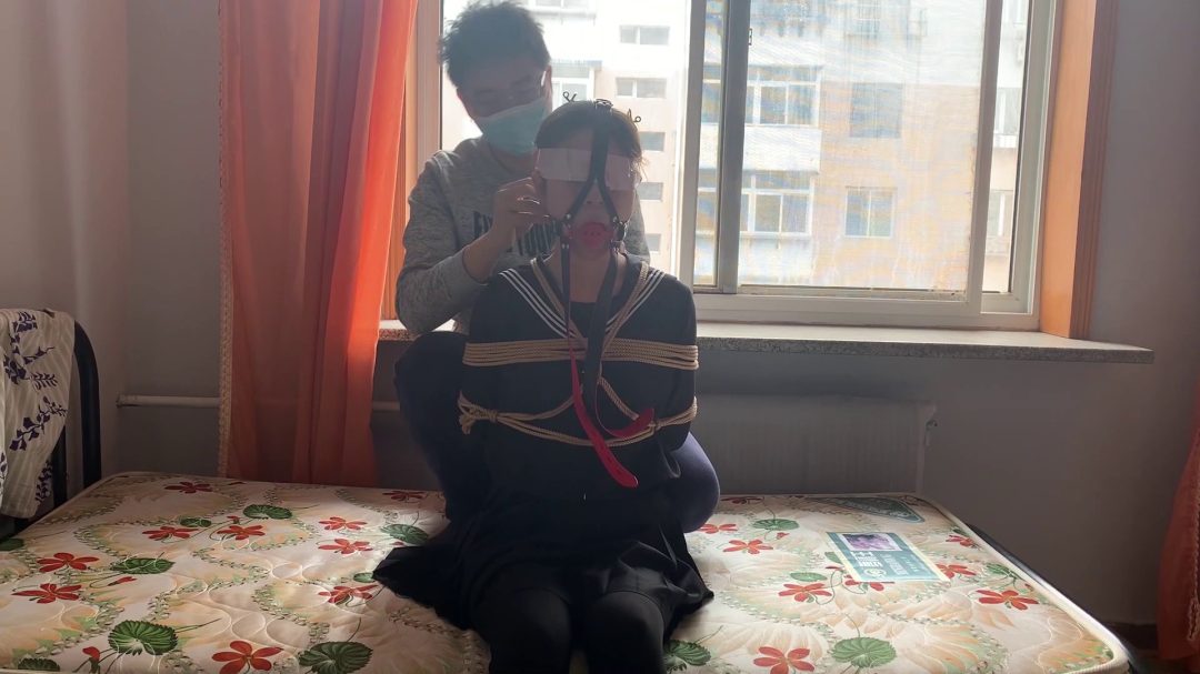 莹莹 马具口球 连头驷马强制抬头 挣扎口水-4