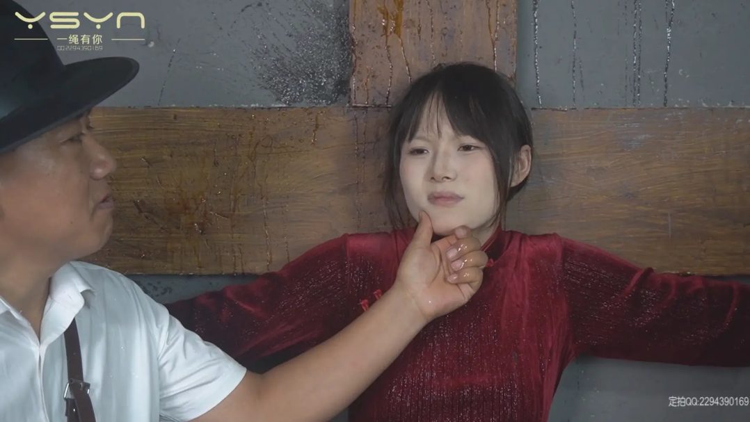 【山林密语】情报员林知语山林里被特务跟踪抓捕戴土拷脚镣牢房提审刑房受尽十字架夹棍老虎凳刷挠脚心铁钳子夹脚趾酷刑-6